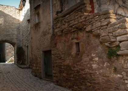 Immagine di un tipico borgo tra le destinazioni italiane meno conosciute.